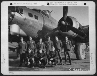 Lt J G Singer and crew 4-1-45.jpg